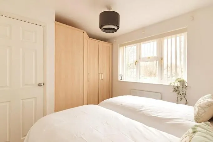 Keats,Redhill,Sleeps5,2Parking,15Mins Lgw, 30 To London Apartment 0*, Redhill (Surrey) United Kingdom