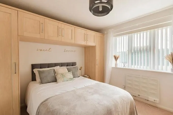 Keats,Redhill,Sleeps5,2Parking,15Mins Lgw, 30 To London Apartment  Redhill (Surrey)