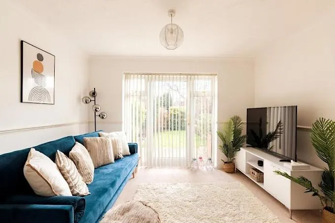 Keats,Redhill,Sleeps5,2Parking,15Mins Lgw, 30 To London Apartment
