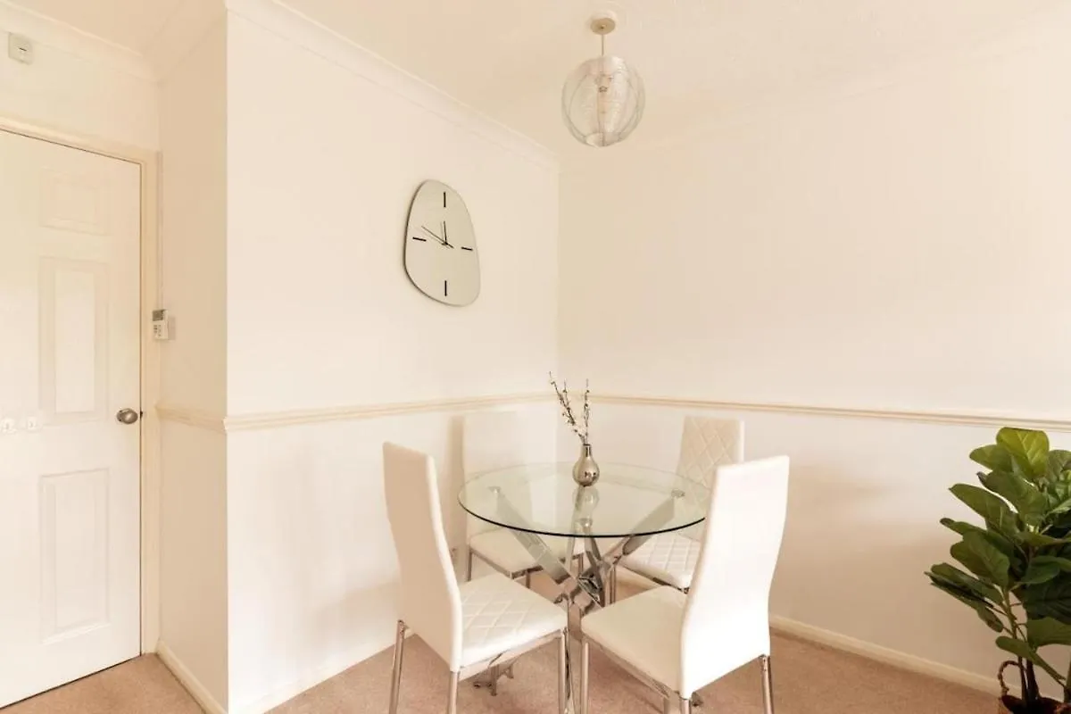 Keats,Redhill,Sleeps5,2Parking,15Mins Lgw, 30 To London Apartment United Kingdom